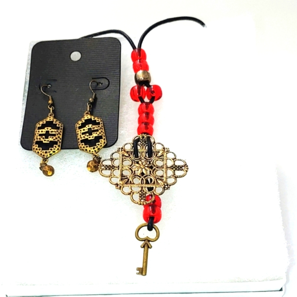 2472NE142 Handmade 2 Pc. Red & Gold Necklace Set